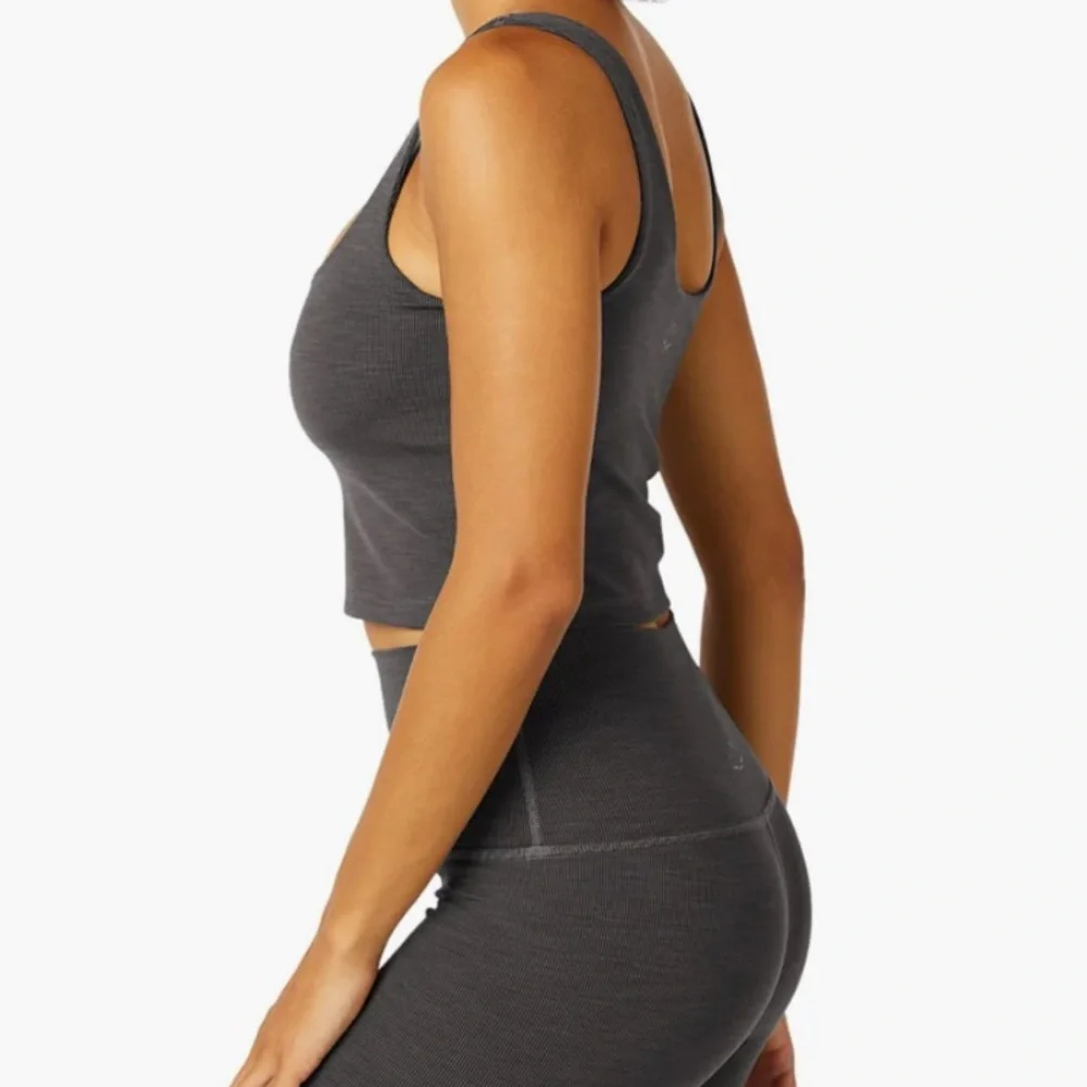 NWT Beyond Yoga Keep It Simple Heather Rib Cropped Tank Medium - Picture 3 of 7
